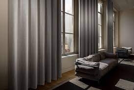 Window Elegance Redefined: The Beauty of Custom Curtains post thumbnail image